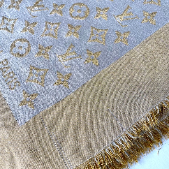 ❌❌SOLD❌❌ Louis Vuitton monogrammed shawl - Picture 4 of 8